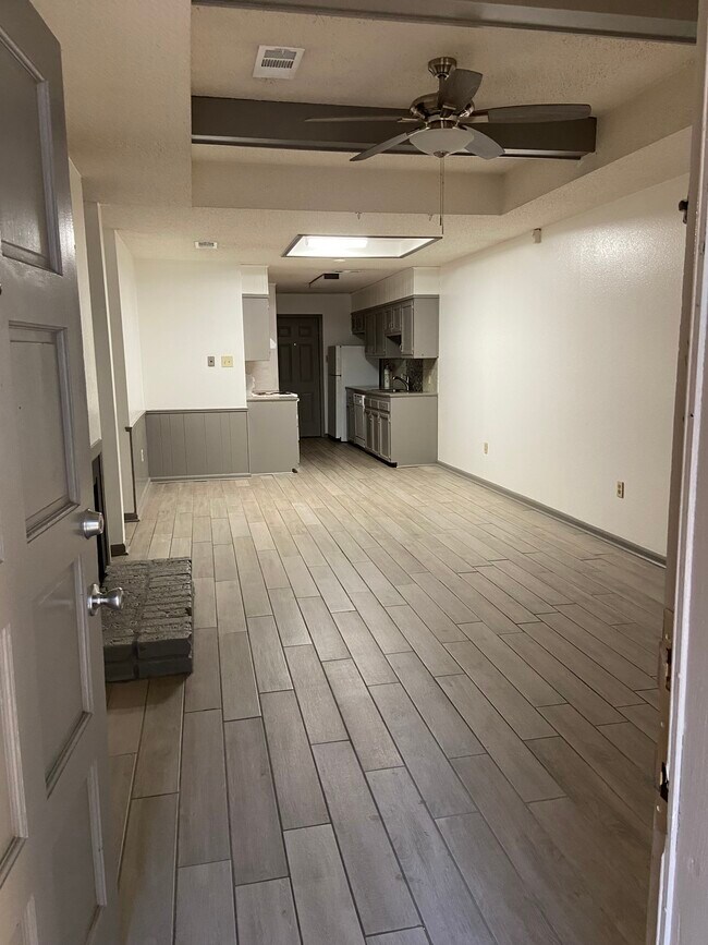 Entrance - 6154 Parkforest Dr