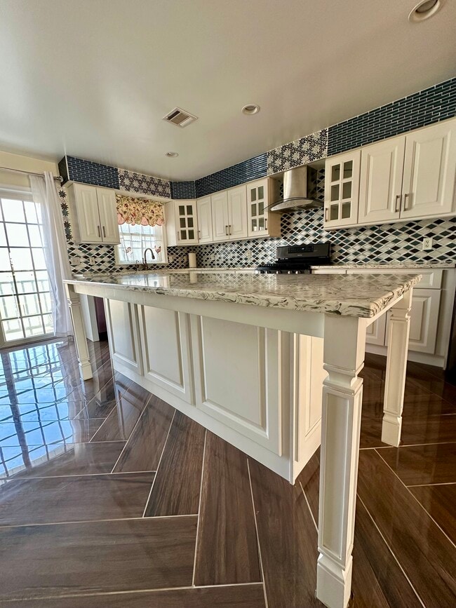 Building Photo - 3 Harbor Front Ct