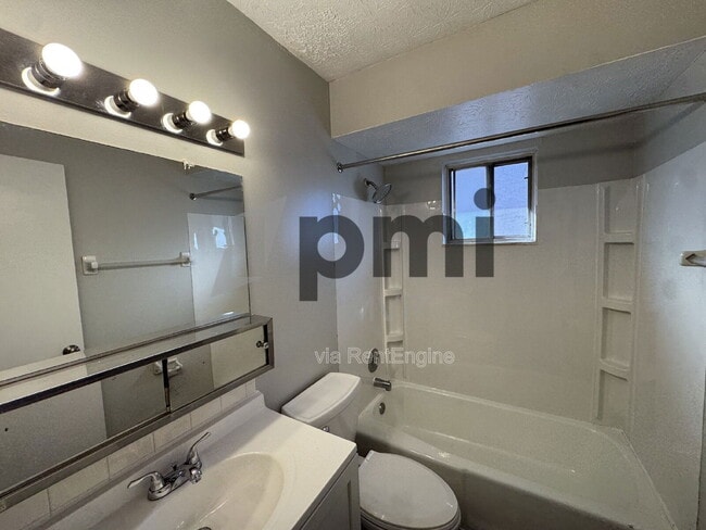 Foto del edificio - 4056 Carlton Ave