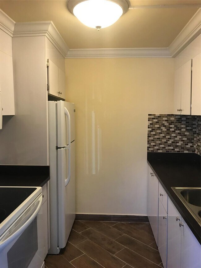 Photo - 2300 SE 2nd St Apartment