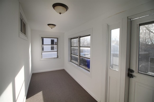 Building Photo - 75 Kearsarge St
