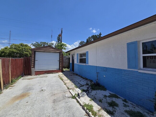 Foto del edificio - 2 bed, 2 bath duplex in New Port Richey