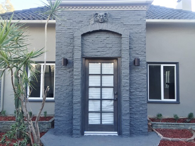 Foto del edificio - 8538 N W Knoll Dr