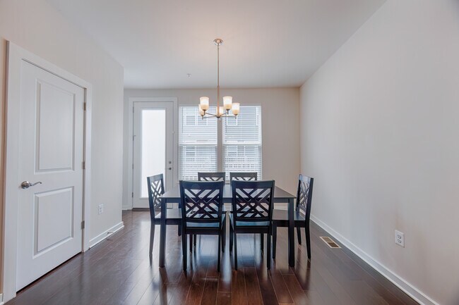 Building Photo - 2536 Emerald Branch Dr