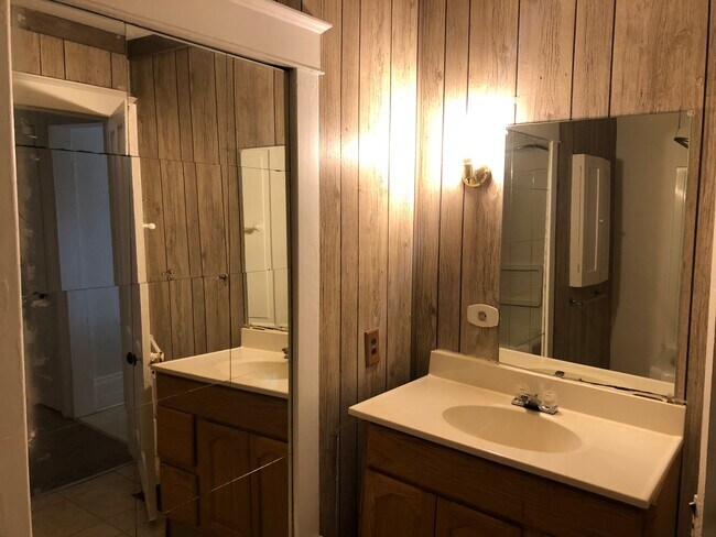 Foto del edificio - 516 E Chestnut St