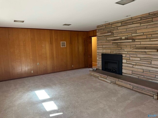 Building Photo - 102 Jones Valley Dr SW