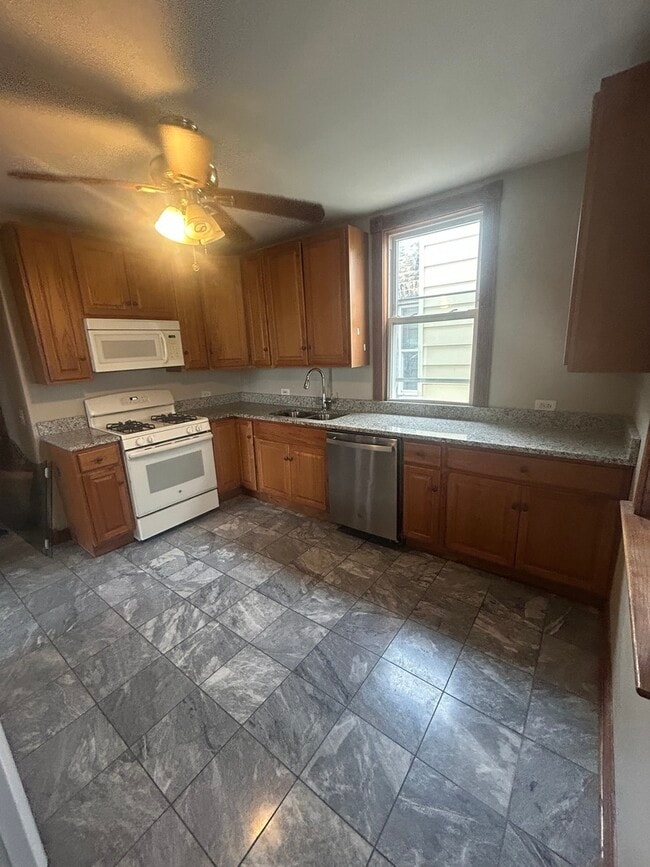 Building Photo - 3532 N Elston Ave