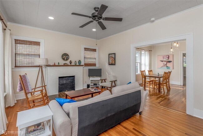 Foto del edificio - 1/2 OFF FIRST MONTH'S RENT - AVAILABLE DEC...