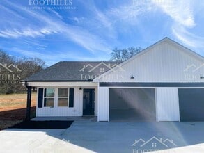 Building Photo - 103 Rhoe Cir