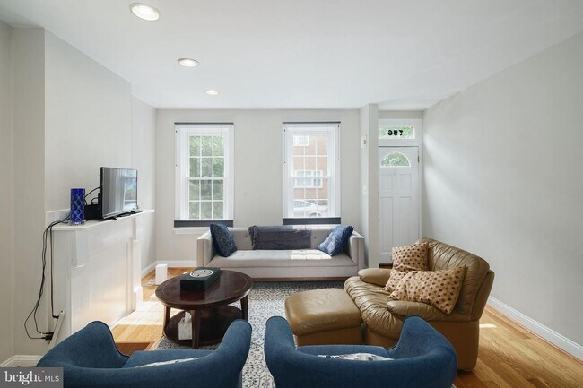 Building Photo - 756 Martin St