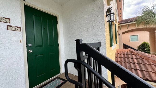 Foto del edificio - Gated 2 Bed/ 2.5 Bath Condo with 24/7 Security & Monitoring! Screened in Lanai with Water Views!