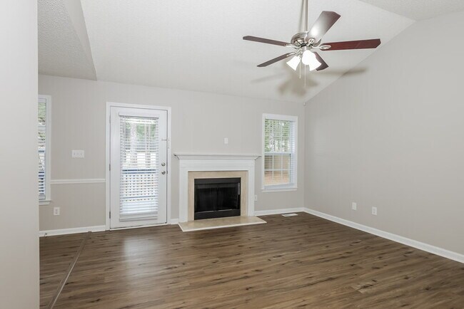 Foto del edificio - 240 Wood Green Dr