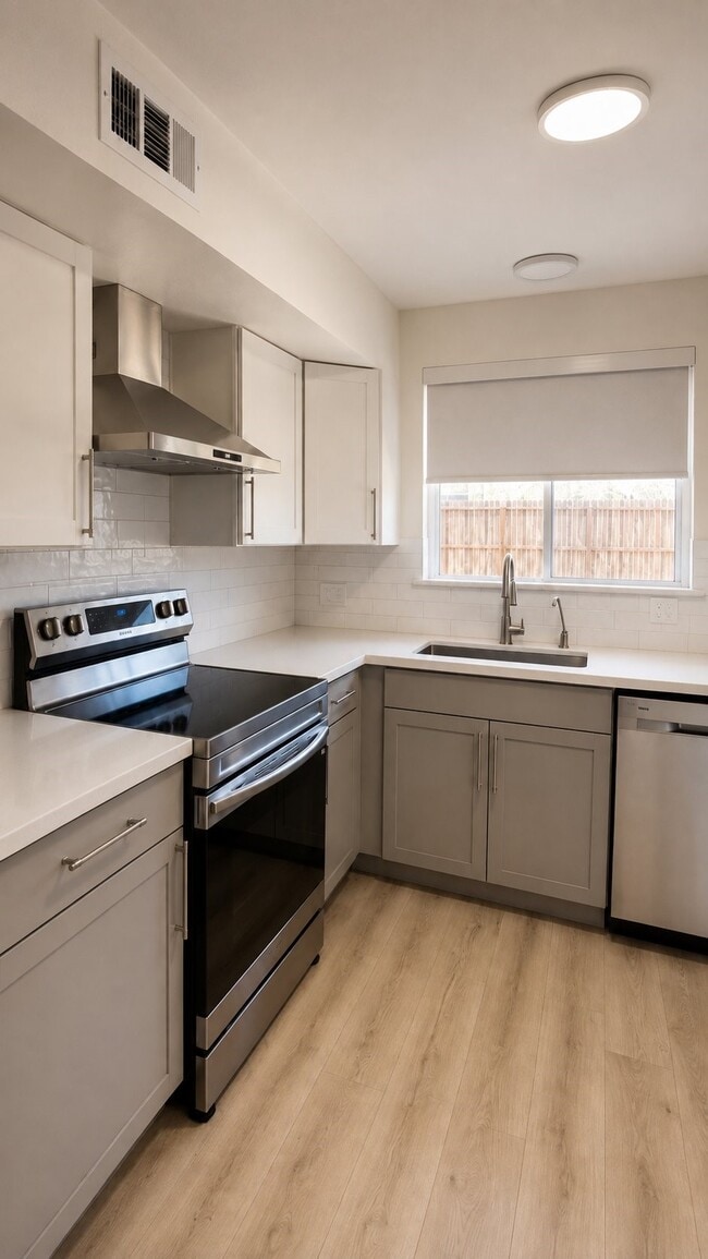 Building Photo - 9511 Bollingbrook Dr