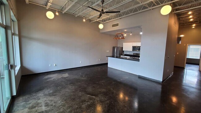 Foto del edificio - 2401 E 6th St