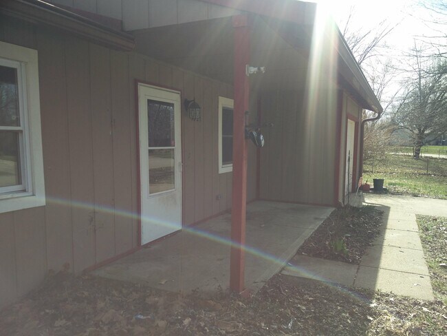 Foto del edificio - Great 3 bedroom, 1.5 bath home with one car attached garage in Decatur Township