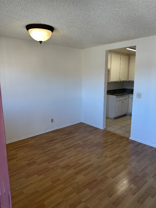 Foto del edificio - 919 E Windsor Rd