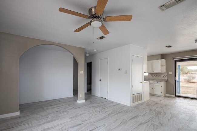 Building Photo - 712 Sage Dr