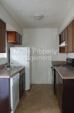 Building Photo - 8015 Cambridge Cir