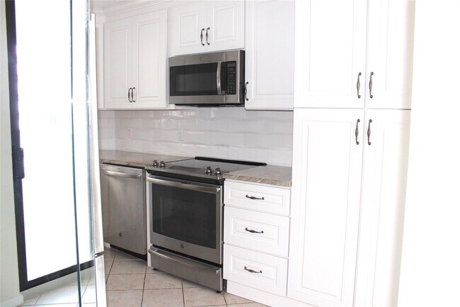 Building Photo - 1000 S Ocean Blvd