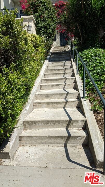 Building Photo - 850 Tularosa Dr