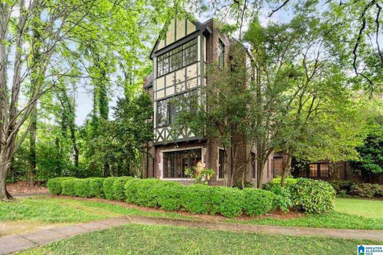 Primary Photo - 2505 Montevallo Rd