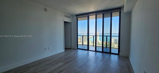 Foto del edificio - 121 NE 34th St