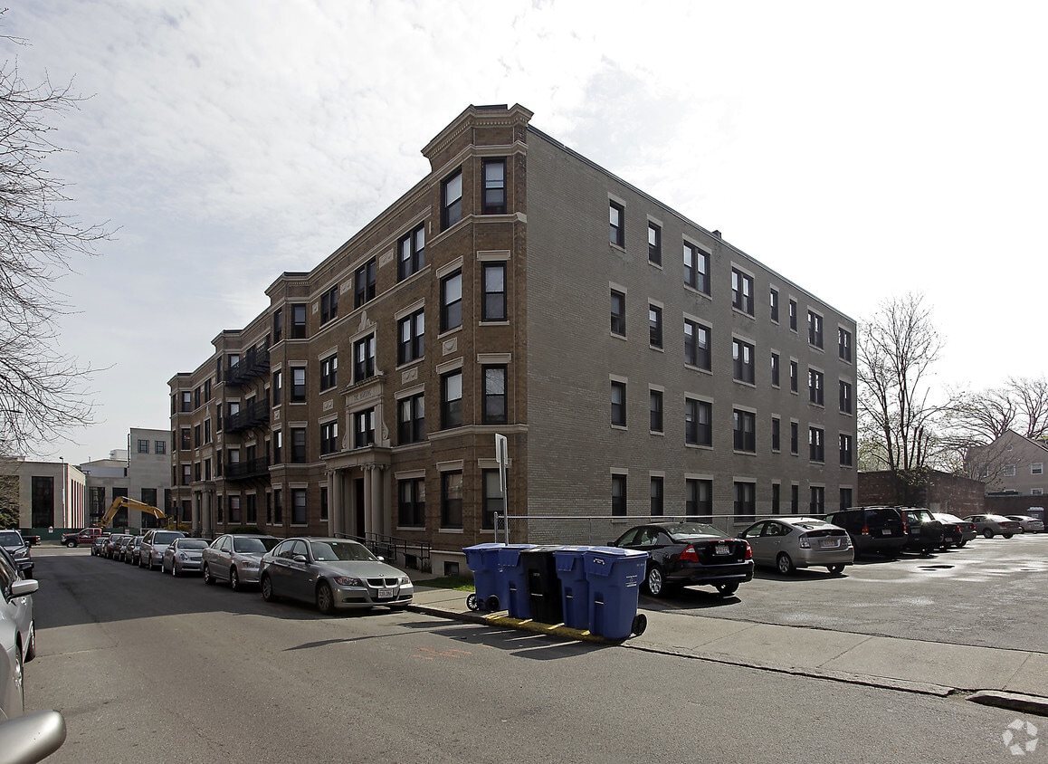 Building Photo - The Warren