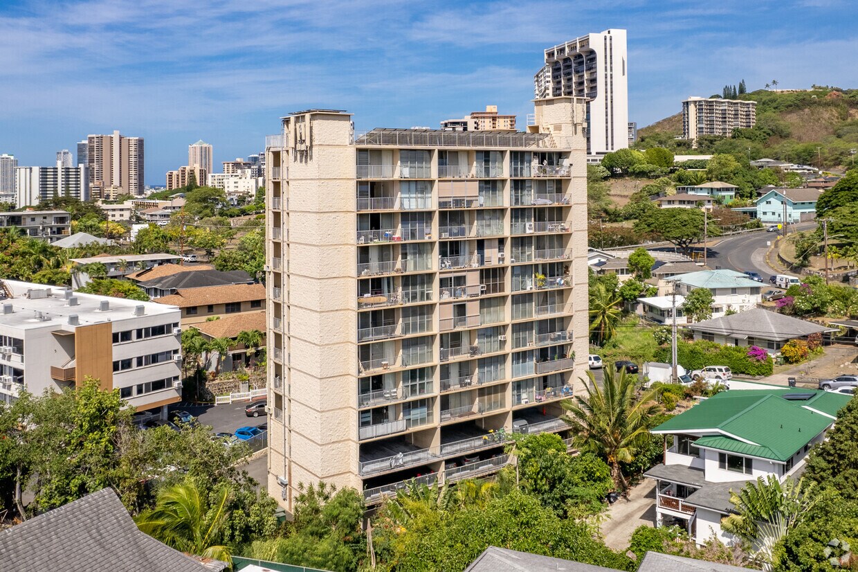 Rose Terrace Apartments in Honolulu, HI
