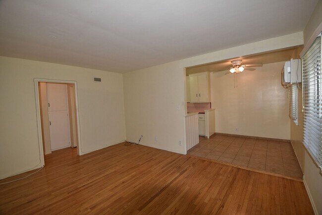Building Photo - 10834 Bloomfield St