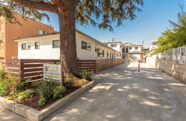 Foto del edificio - 423 E Elmwood Ave