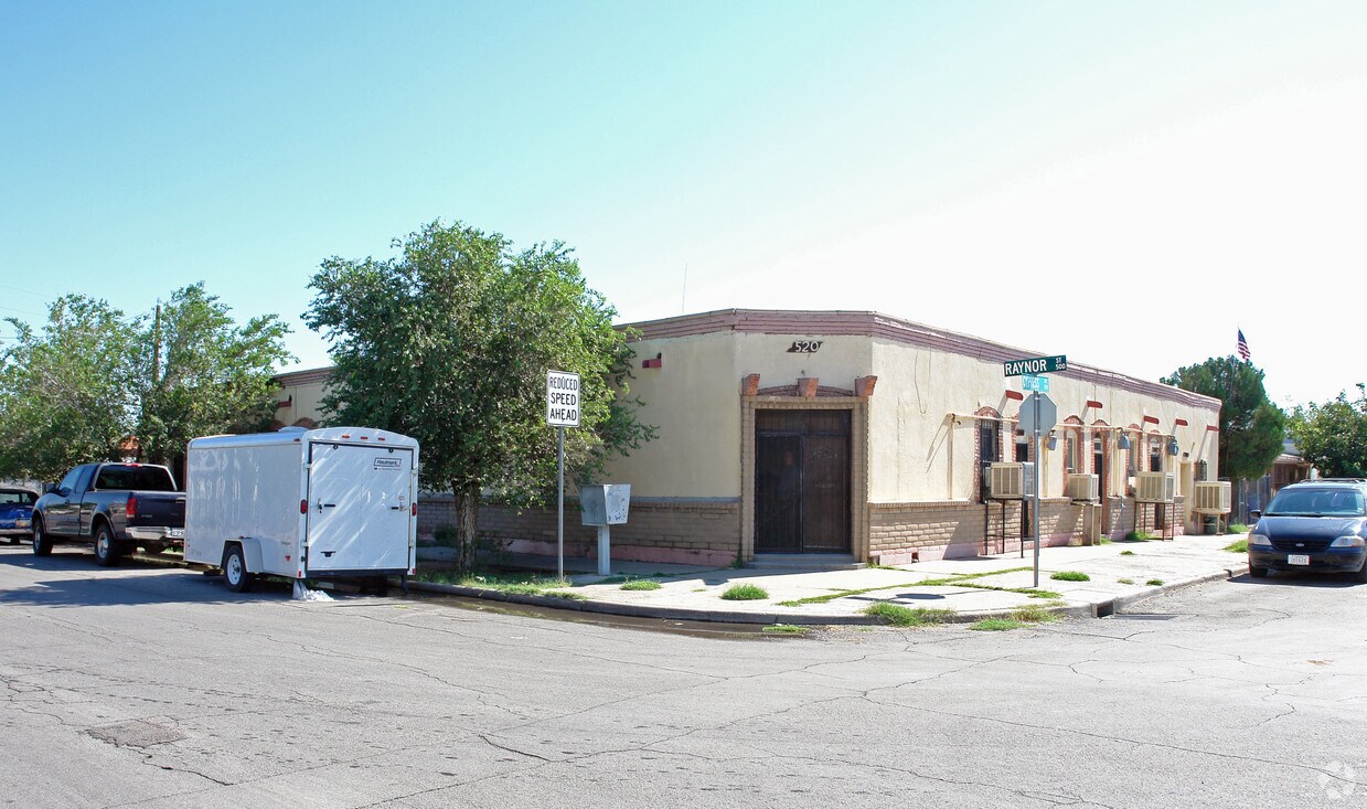 Primary Photo - 510-520 Raynor St