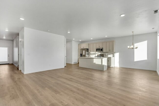 Foto del edificio - 825 W 700 S