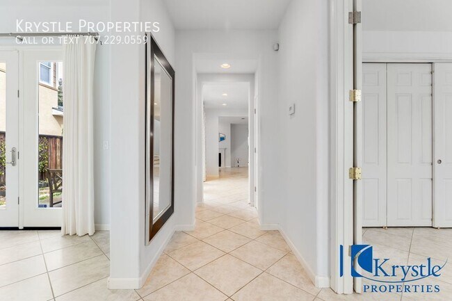 Building Photo - Evening & Weekend Showings Available! Beau...