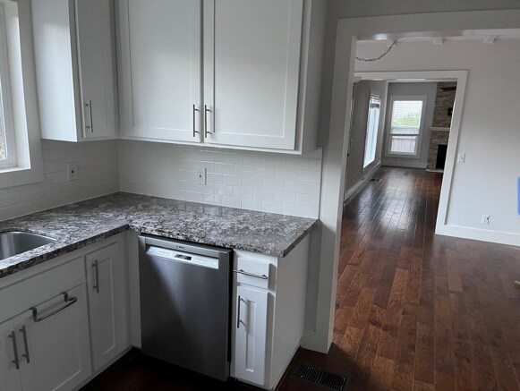 Building Photo - 833 Topper Ln