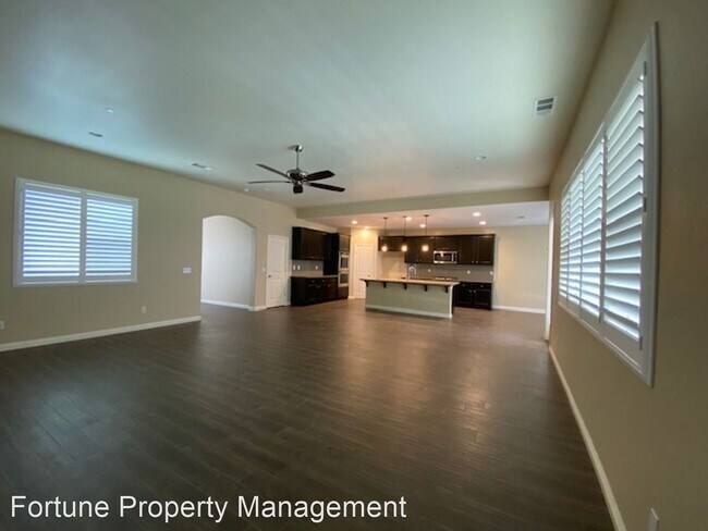 Building Photo - 3 br, 2 bath House - 6648 W. Wren Ave.