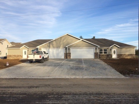 Foto principal - 106 S McVicker Dr