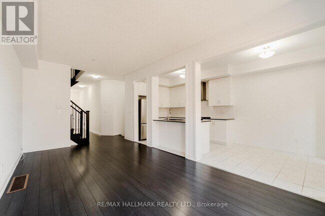 Photo du bâtiment - 64 Dundonald Trail