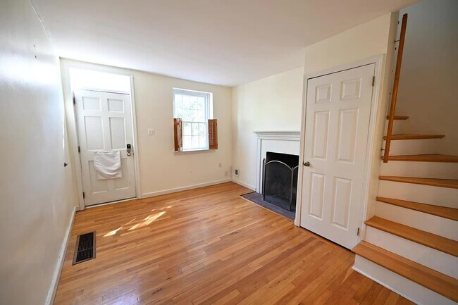 Building Photo - 725R27 Pemberton St