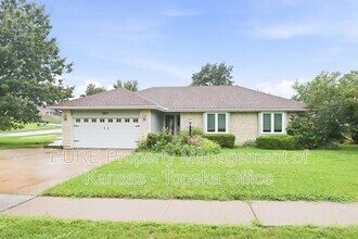 Building Photo - 3611 SW Red Hawk Ct