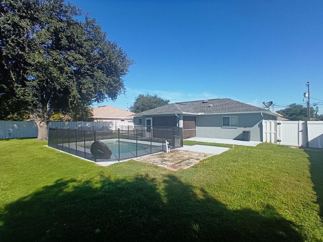 Photo - 1138 SW 19th Ln (Cape Coral, FL)