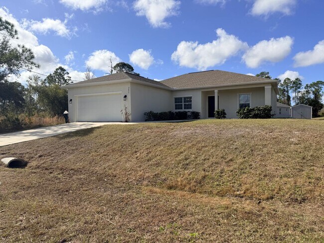 Foto del edificio - 3 bedrooms and 2 baths! FRESHLY RENOVATED!