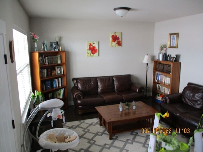 Foto del edificio - Spacious, Pet Friendly 3-Bedroom Townhome ...