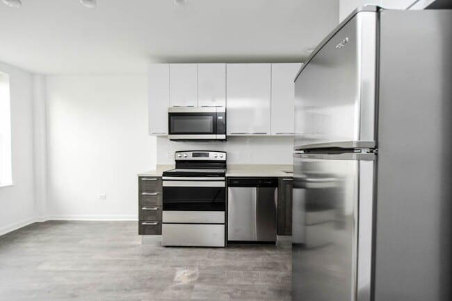 Building Photo - 940 W Winona St