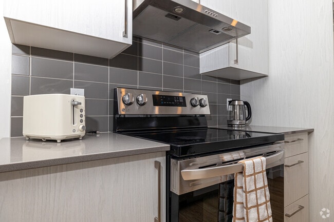 2BR, 2BA - 1155SF - Kitchen - Loggia Saint-Lambert