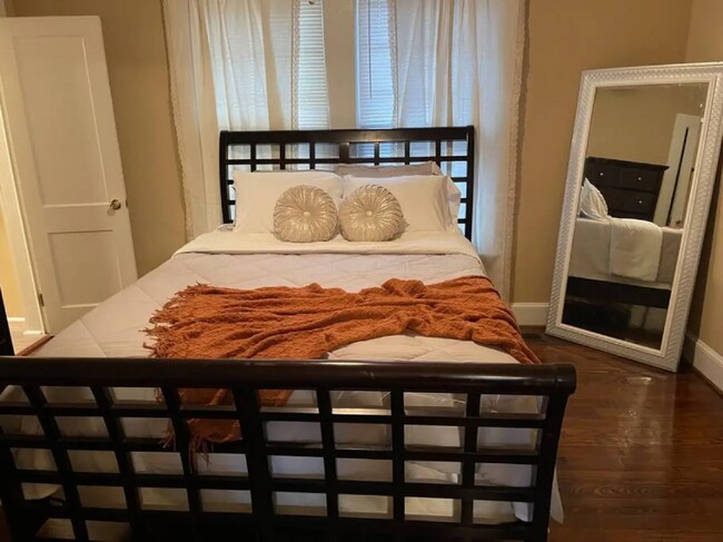 Building Photo - 320 Hillandale St NE