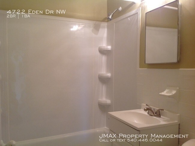 Foto del edificio - Two bedroom one level living