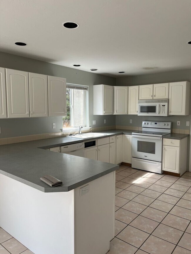 Foto del edificio - 3 BR/2.5 BA Townhouse