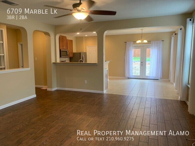 Foto del edificio - 6709 Marble Lk