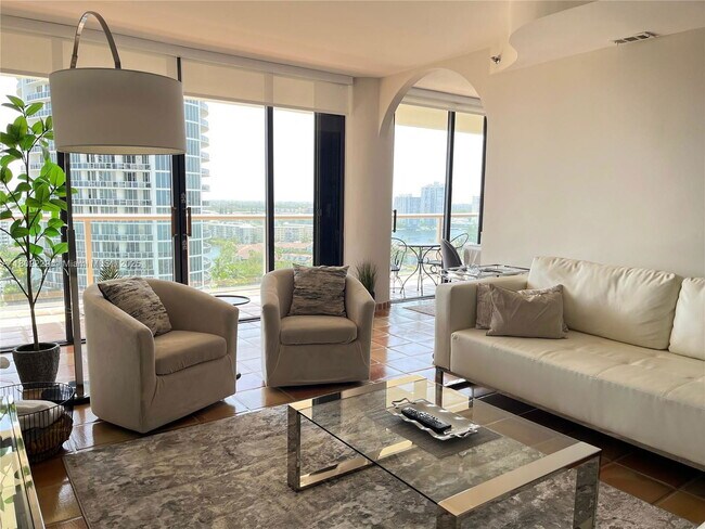 Foto del edificio - 4000 Island Blvd
