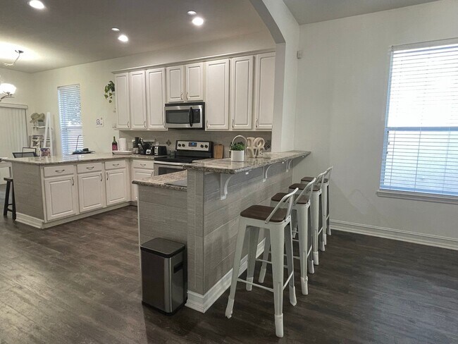 Foto del edificio - 6941 Beargrass Rd